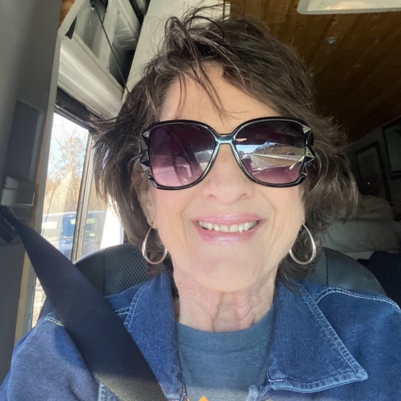 Meet your Posher, Kat - Picture 1 of 1